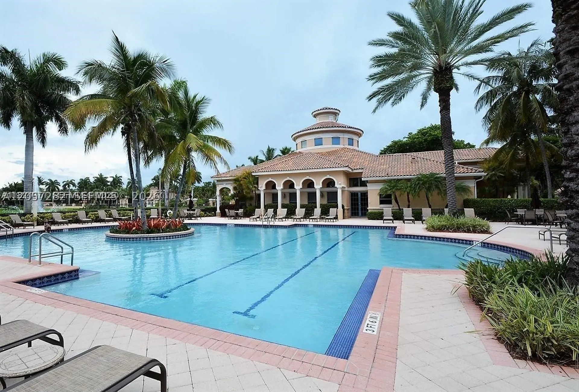 957 N Harbor View Hollywood FL 33019
