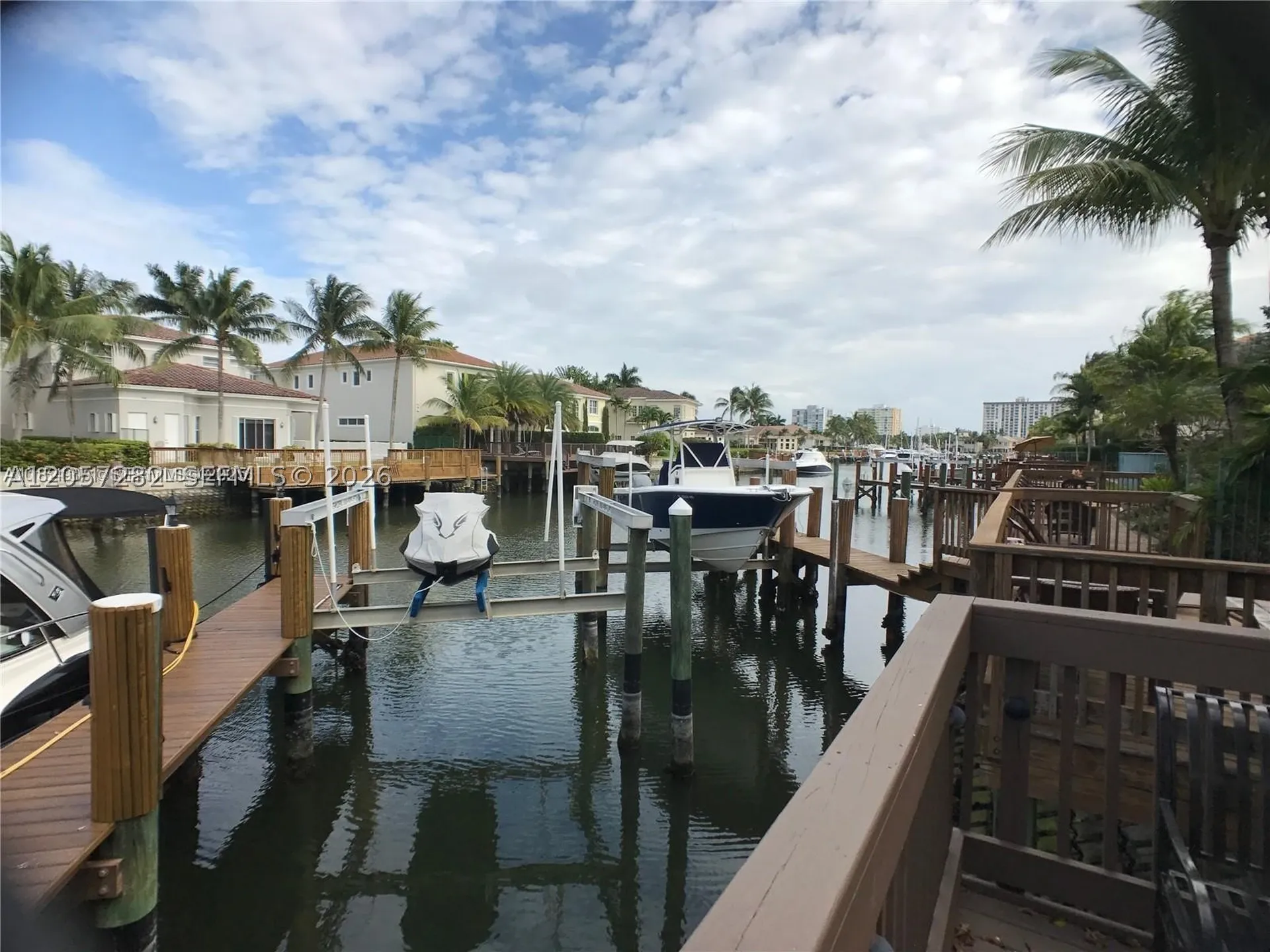 957 N Harbor View Hollywood FL 33019