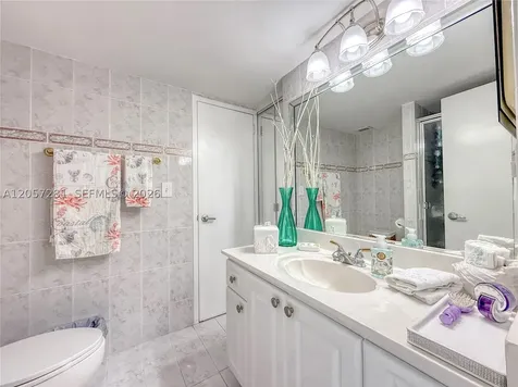 5701 Collins Avenue Miami Beach FL 33140
