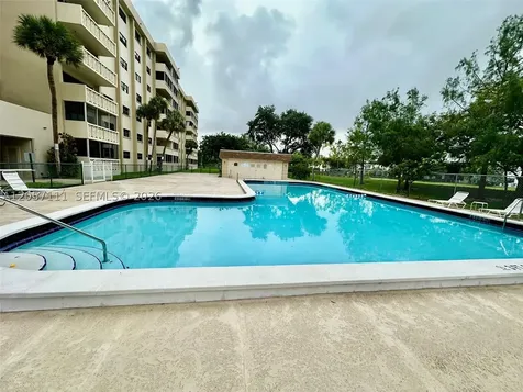 800 NE 195th Street Miami FL 33179