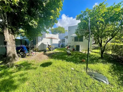 1520 SW 10th Street Miami FL 33135