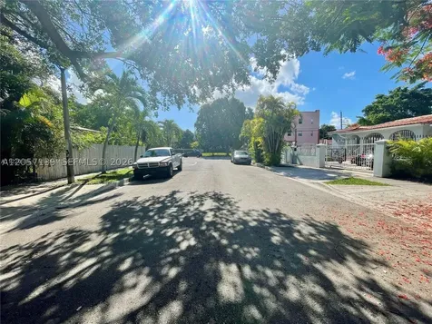 1520 SW 10th Street Miami FL 33135