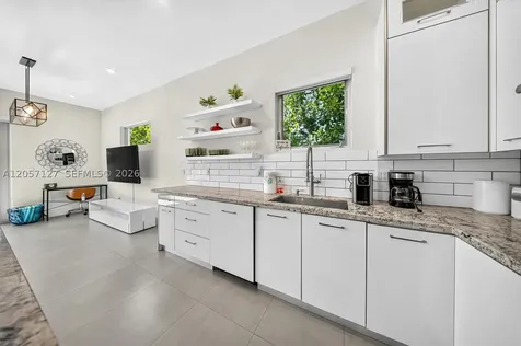 3059 Carter Street Miami FL 33133