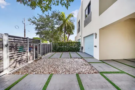 3059 Carter Street Miami FL 33133