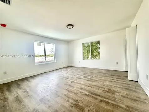 1629 NW 40th Street Miami FL 33142