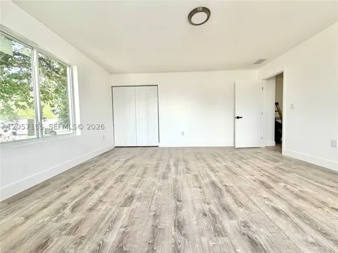 1629 NW 40th Street Miami FL 33142