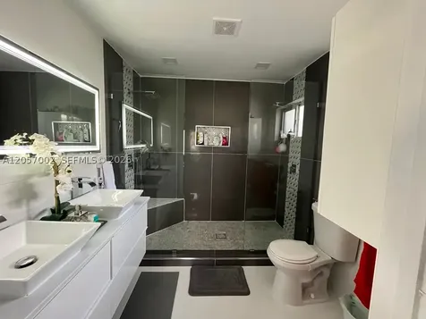 8864 NW 110th Street Hialeah Gardens FL 33018