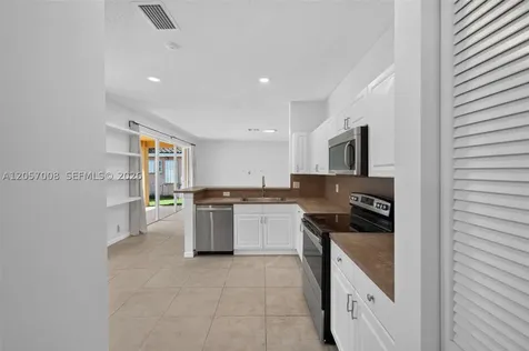 498 Cambridge Lane Weston FL 33326