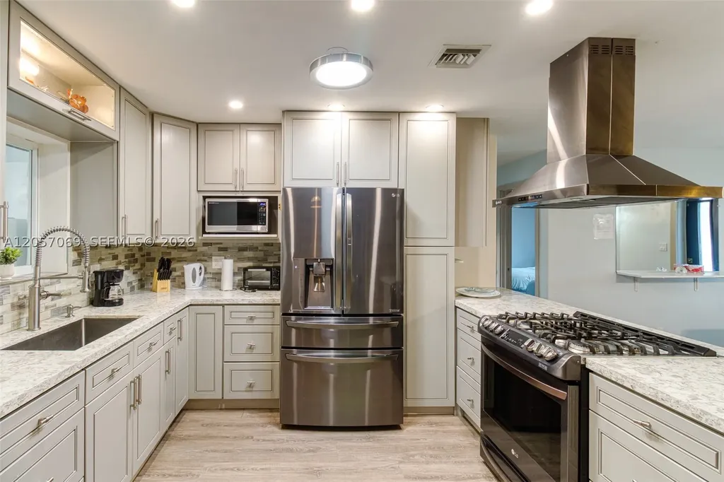 3039 Grant Street Hollywood FL 33021