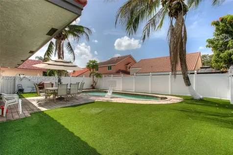 9521 NW 18th Manor Plantation FL 33322