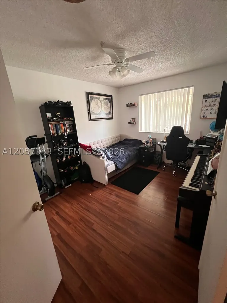460 S Park Road Hollywood FL 33021