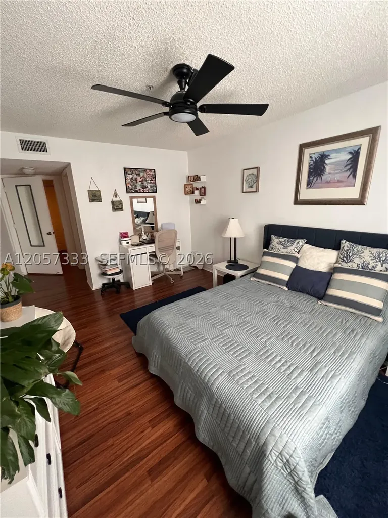 460 S Park Road Hollywood FL 33021