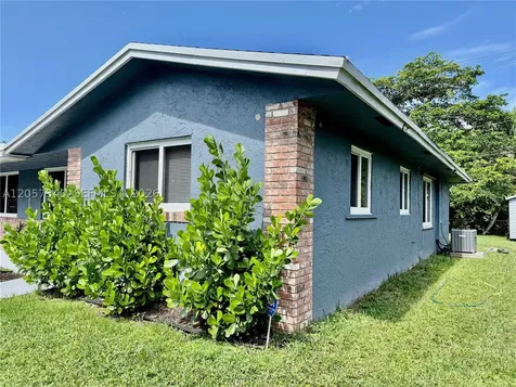 320 Holloway Drive Plantation FL 33317