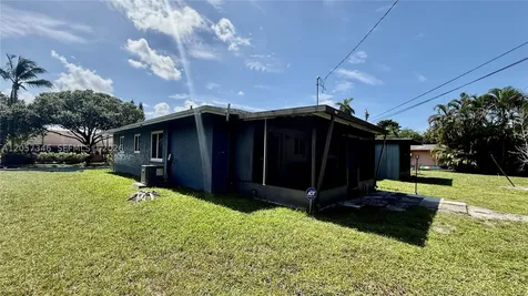 320 Holloway Drive Plantation FL 33317