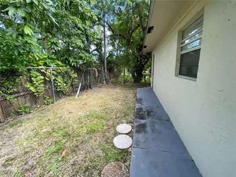 4621 SW 33rd Avenue Dania Beach FL 33312