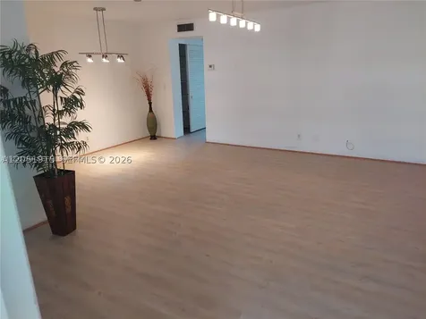 180 12 Hallandale Beach FL 33009