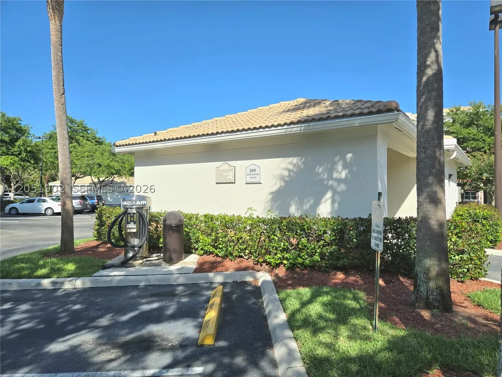 1307 E Myrtlewood Circle E Palm Beach Gardens FL 33418