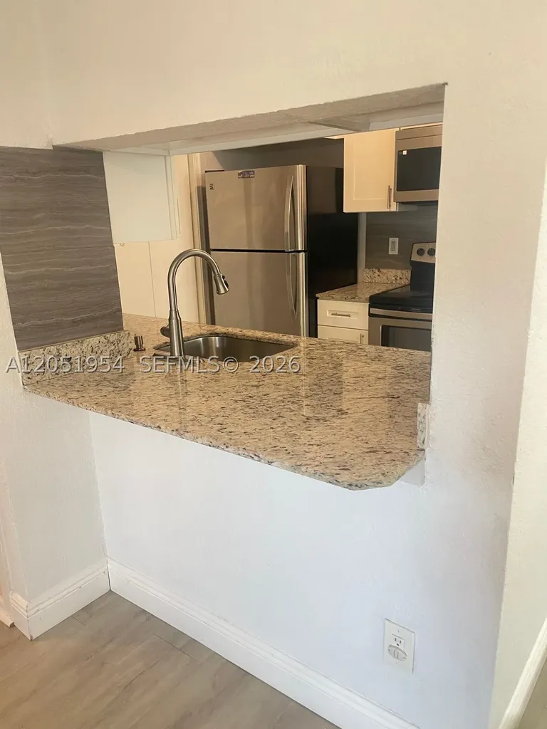 927 Riverside Drive Coral Springs FL 33071