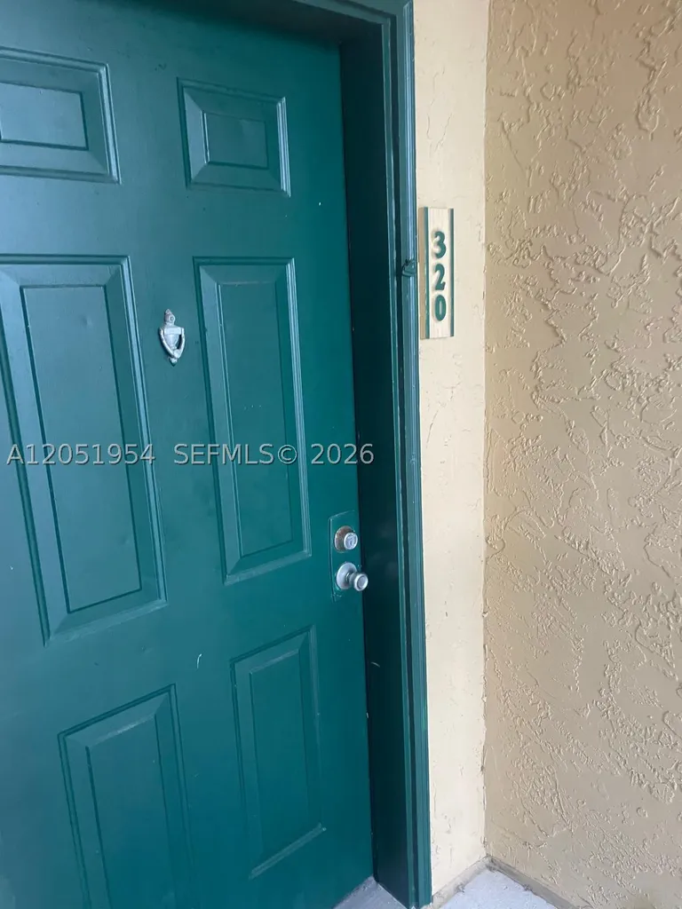 927 Riverside Drive Coral Springs FL 33071