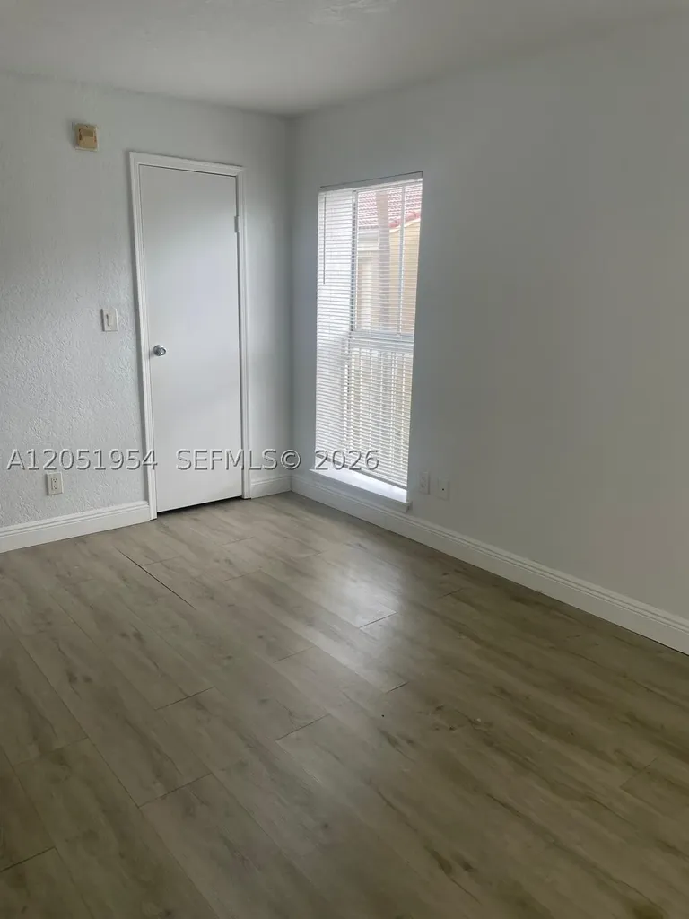 927 Riverside Drive Coral Springs FL 33071