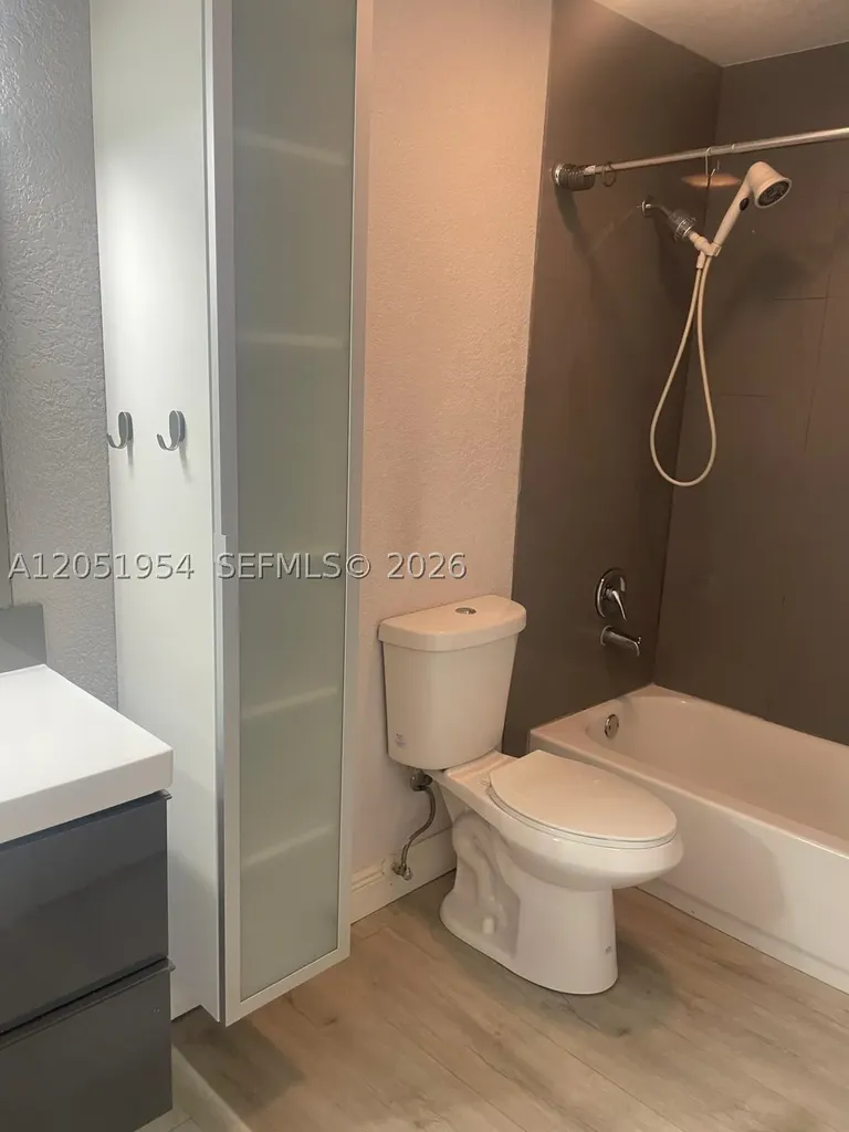 927 Riverside Drive Coral Springs FL 33071