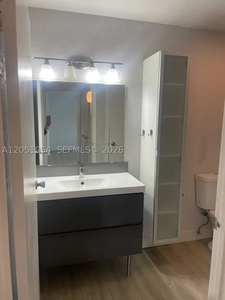 927 Riverside Drive Coral Springs FL 33071