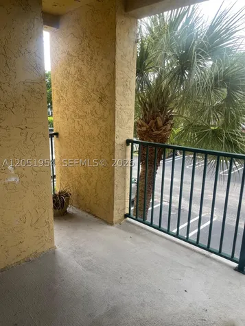 927 Riverside Drive Coral Springs FL 33071