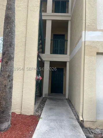 927 Riverside Drive Coral Springs FL 33071