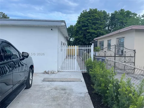 320 NE 160th Street Miami FL 33162