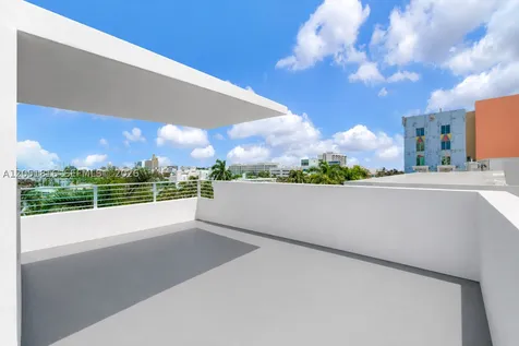 421 Meridian Avenue Miami Beach FL 33139