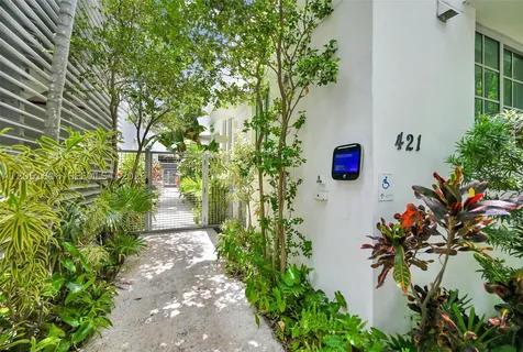 421 Meridian Avenue Miami Beach FL 33139