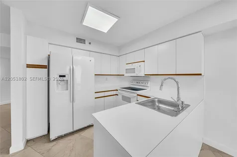 3600 Mystic Pointe Drive Aventura FL 33180
