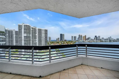 3600 Mystic Pointe Drive Aventura FL 33180