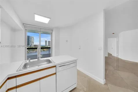 3600 Mystic Pointe Drive Aventura FL 33180