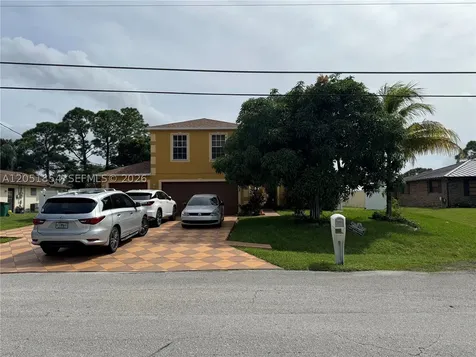 402 SE Crosspoint Drive Port St. Lucie FL 34983