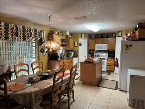 402 SE Crosspoint Drive Port St. Lucie FL 34983