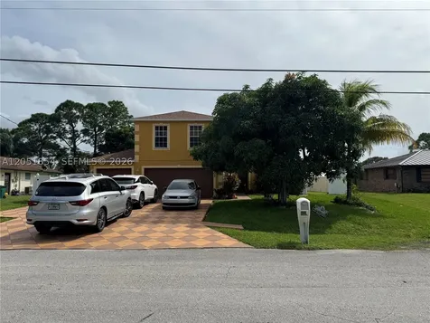 402 SE Crosspoint Drive Port St. Lucie FL 34983