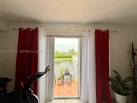 Miami FL 33193