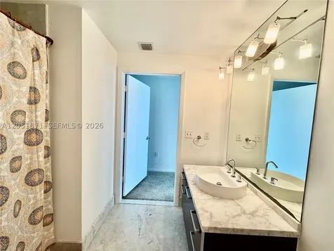 253 NE 2nd Street Miami FL 33132