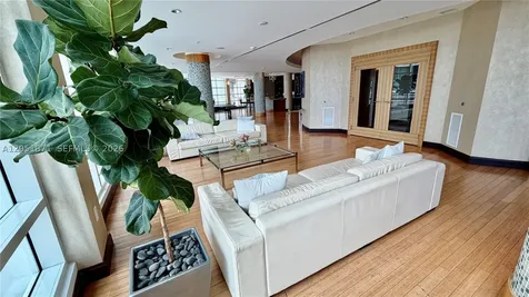 253 NE 2nd Street Miami FL 33132