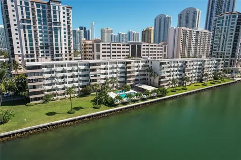 220 Kings Point Drive Sunny Isles Beach FL 33160