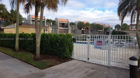 230 Lakeview Drive Weston FL 33326