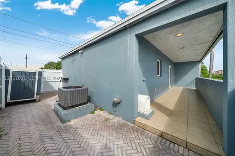 7515 NW South River Drive Medley FL 33166