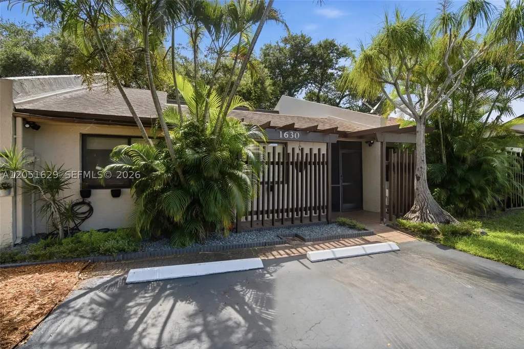 1630 NW 98th Terrace Pembroke Pines FL 33024