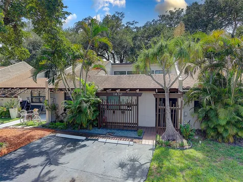 1630 NW 98th Terrace Pembroke Pines FL 33024
