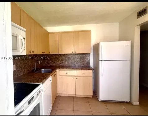 950 Hillcrest Drive Hollywood FL 33021