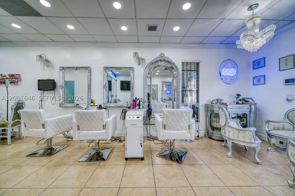 Full Service Beauty Salon Prime Location Close To Sunset Place South Miami FL 33143