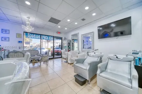 Full Service Beauty Salon Prime Location Close To Sunset Place South Miami FL 33143