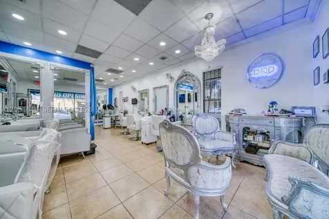 Full Service Beauty Salon Prime Location Close To Sunset Place South Miami FL 33143