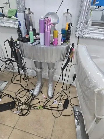 Full Service Beauty Salon Prime Location Close To Sunset Place South Miami FL 33143